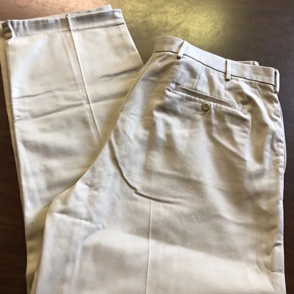 Izod 40 x 32 flat front khakis excellent condition